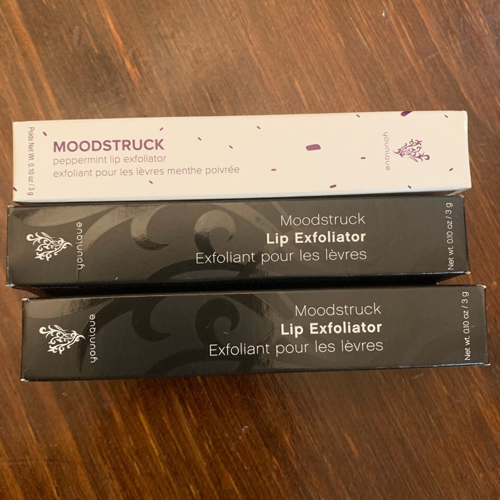 Younique lip exfoliator